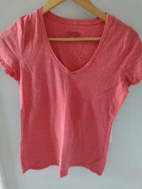 2for$9! Patagonia V-Neck Short Sleeve Tee - Coral Pink